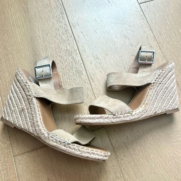 Steve Madden Beige Wedge Sandals - Picture 2 of 5